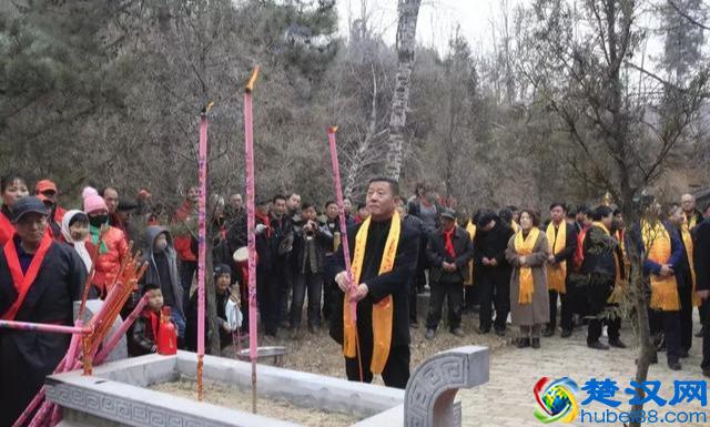 喝白水杜康酒 逛千年古庙会