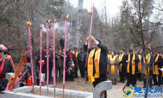 喝白水杜康酒 逛千年古庙会