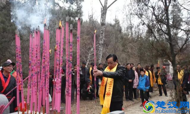 喝白水杜康酒 逛千年古庙会