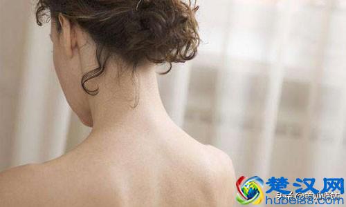 女生背上长痘痘的原因？背上长痘痘该怎么消除呢？