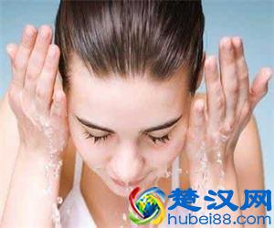 黑头导出液该怎么用呢?