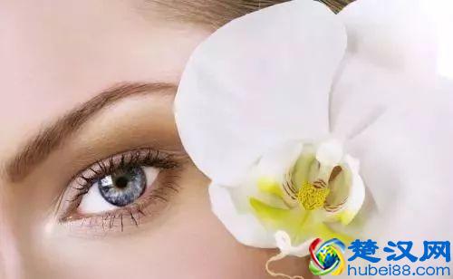 夏季护肤：额头长痘痘，这样调理