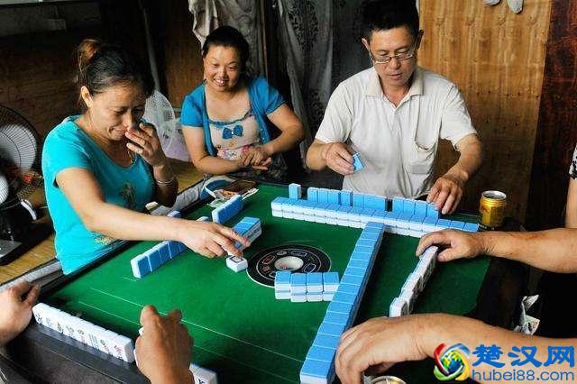 工厂附近小店生意火爆，多亏农民工照顾生意