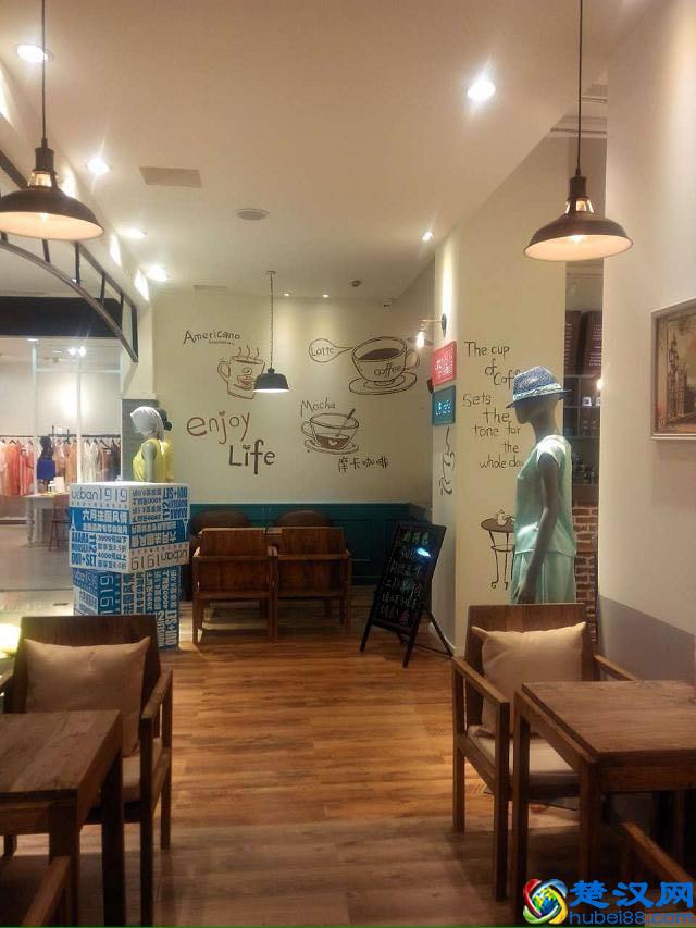 一个好的服装店，绝对不能少一款像样的地板！