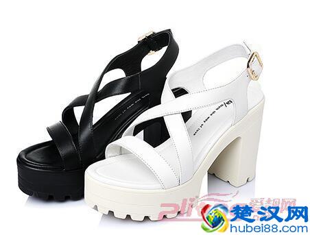 他她夏季专柜粗跟女真皮凉鞋