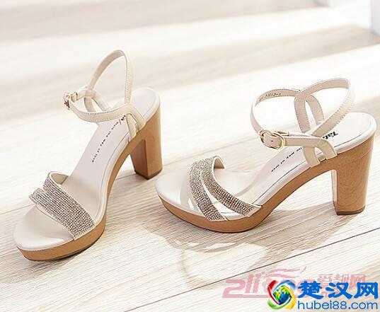 他她夏季专柜粗跟女真皮凉鞋