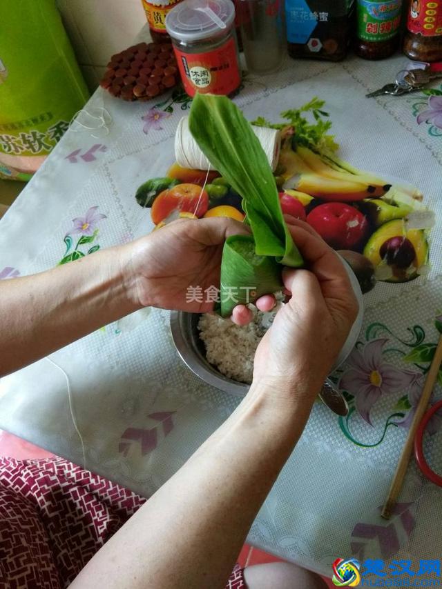 包粽子的步骤分解