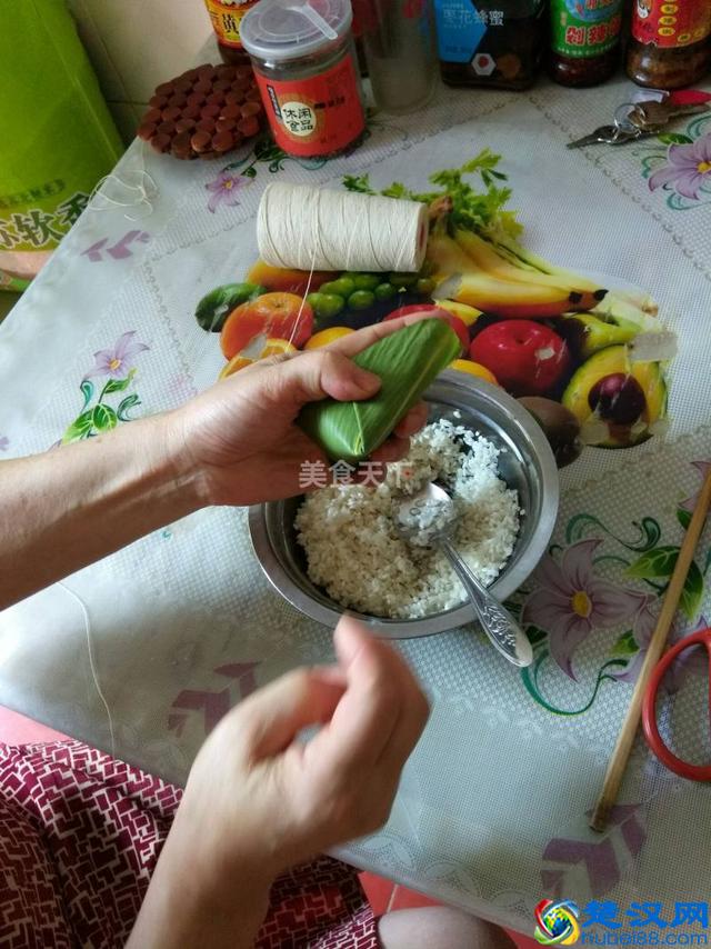 包粽子的步骤分解