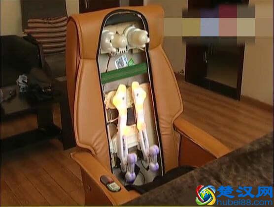 40万买300把共享按摩椅，收入2块钱，男子：说的比唱的好听