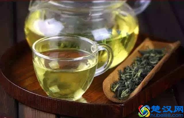 女性喝荷叶茶，可以减肥、降胆固醇、排毒？辟谣：喝多了反而不好