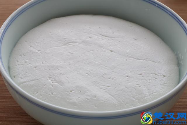 比汤圆更好吃的糯米粉做法，吃一次就上瘾，清脆爽口超解馋