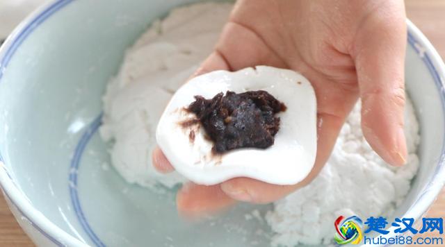 比汤圆更好吃的糯米粉做法，吃一次就上瘾，清脆爽口超解馋