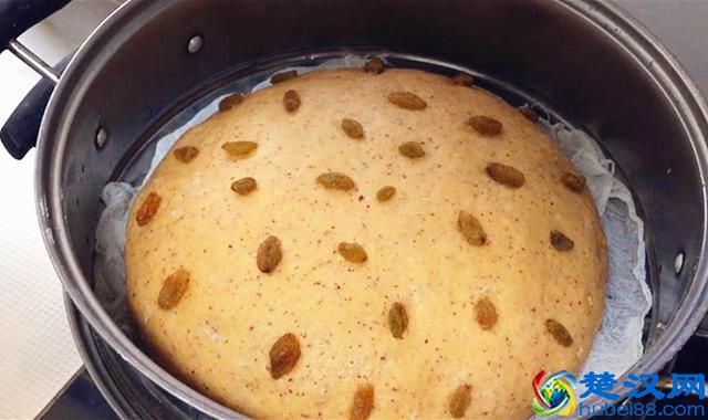 家里有面粉的一定要学做它，上锅一蒸香软好吃，做法超简单