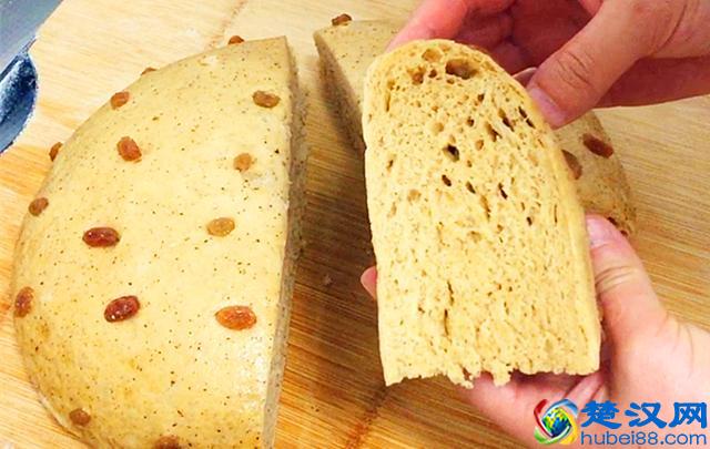 家里有面粉的一定要学做它，上锅一蒸香软好吃，做法超简单