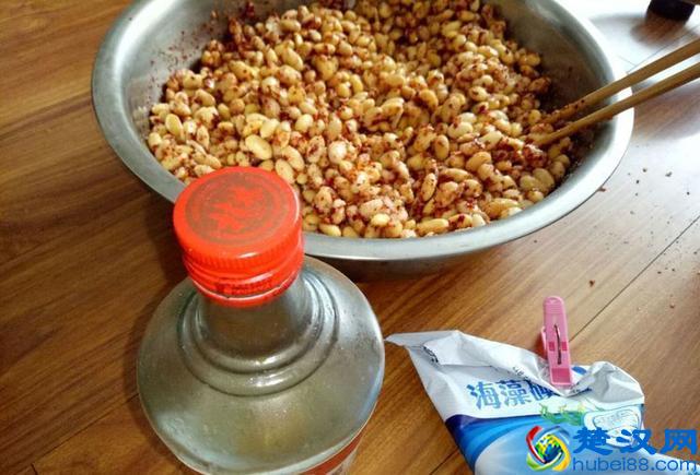 在家制作黄豆豆瓣酱，方法超级简单