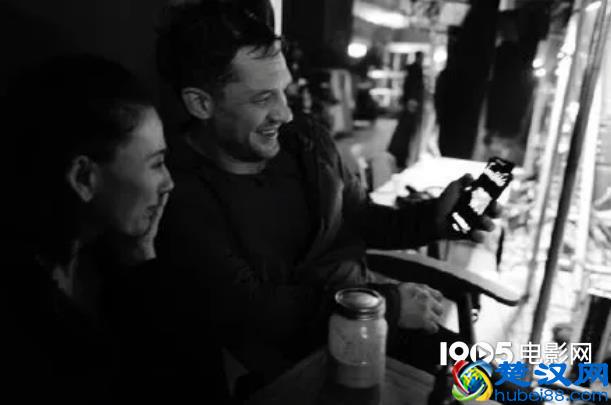 《毒液2》顺利杀青 汤姆·哈迪曝光电影片场照