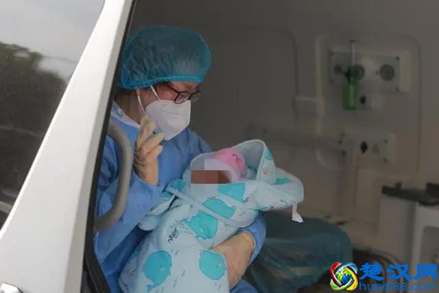 粉嘟嘟的小汤圆出院啦！正式排除感染可能，10天后将和父母团聚