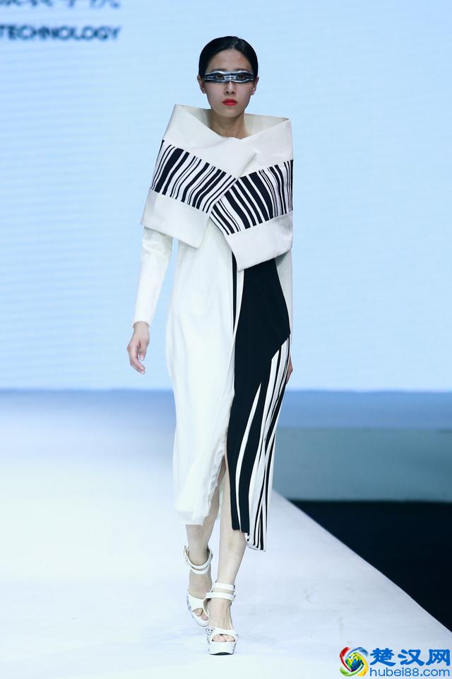 2017上海工程技术大学服装学院毕业生作品发布会