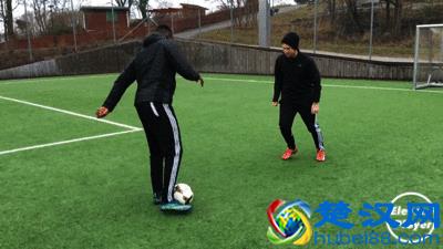 足球技巧：十五个让你惊艳球场的技巧动作，你都会吗？