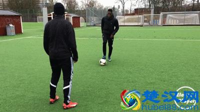 足球技巧：十五个让你惊艳球场的技巧动作，你都会吗？