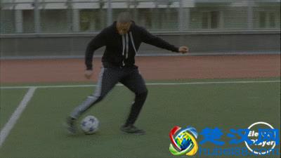 足球技巧：十五个让你惊艳球场的技巧动作，你都会吗？