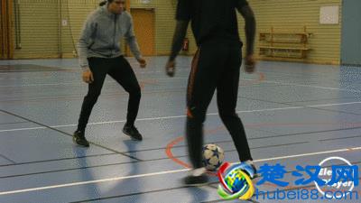 足球技巧：十五个让你惊艳球场的技巧动作，你都会吗？