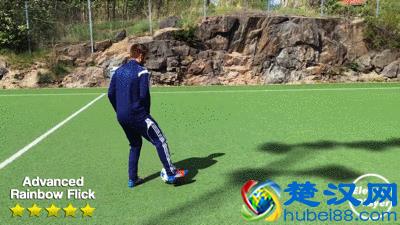 足球技巧：十五个让你惊艳球场的技巧动作，你都会吗？