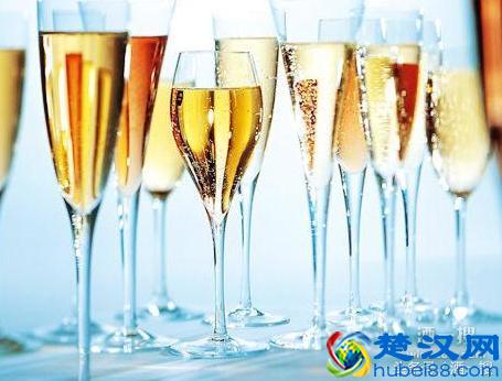 香槟酒是什么酒？如何品尝香槟酒？