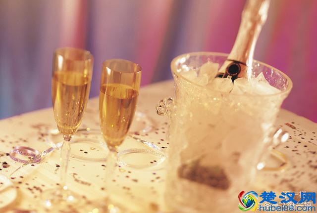 香槟酒是什么酒？如何品尝香槟酒？