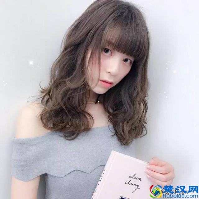 长脸女生适合什么发型？11款减龄又时尚的轻熟风发型，美出新高度