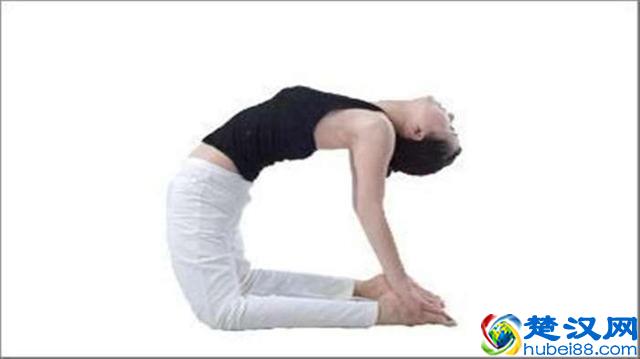 脸上皱纹越来越多，每天坚持做5个瑜伽动作，紧致肌肤消除皱纹！