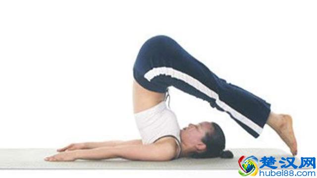 脸上皱纹越来越多，每天坚持做5个瑜伽动作，紧致肌肤消除皱纹！