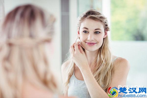 去黑头收缩毛孔有效的方法