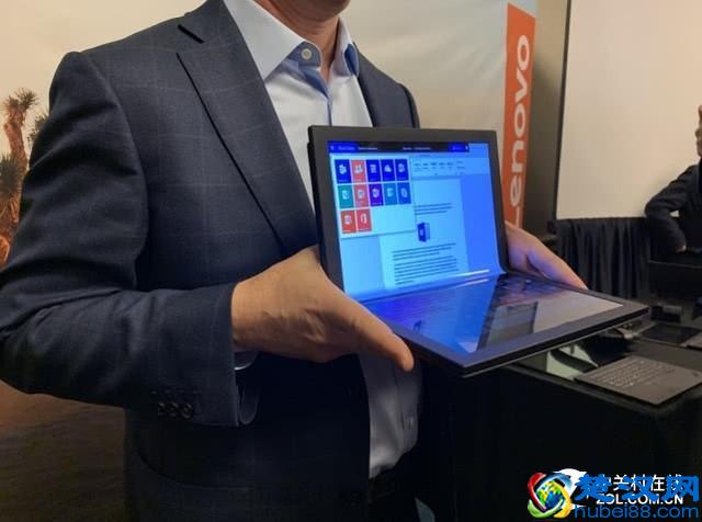 这年头笔记本也能折叠，折叠屏笔记本被联想做出来了