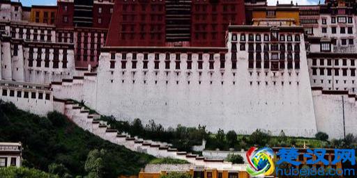 布达拉宫的厕所，为何300年还没拉满？真相太逗了