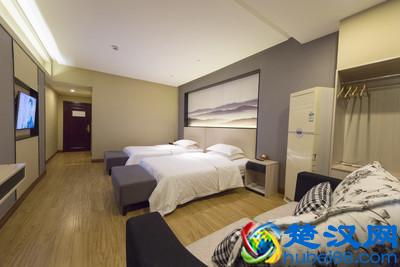 为何真情侣住酒店很少被查房？而假情侣入住时，却一查一个准