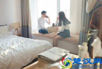 为何真情侣住酒店很少被查房？而假情侣入住时，却一查一个准