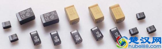 如何区分电容的正负极？怎么用万用表测电容的容量？