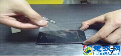 教你如何自己动手贴好iPhone手机膜