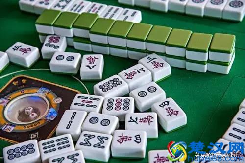 玩桥牌门槛太高？国外玩的多，国内不怎么流行？才不是！好多大爷大妈都爱玩，就连中小学都开了桥牌课