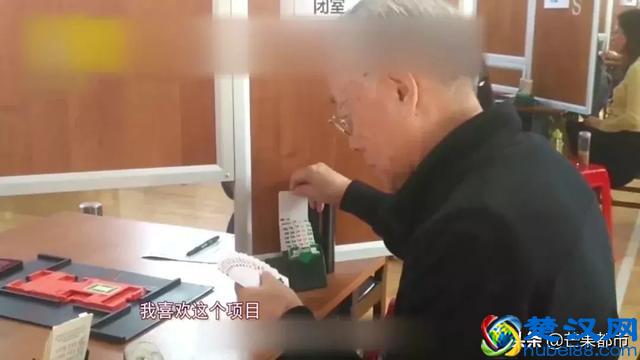 玩桥牌门槛太高？国外玩的多，国内不怎么流行？才不是！好多大爷大妈都爱玩，就连中小学都开了桥牌课