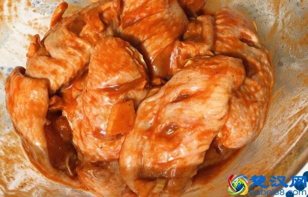 烤鸡翅怎么腌制？要想鸡翅入味，腌制过程不能马虎