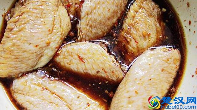 烤鸡翅怎么腌制？要想鸡翅入味，腌制过程不能马虎