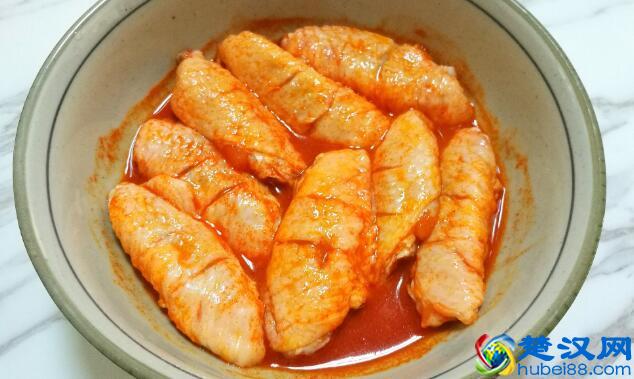 烤鸡翅怎么腌制？要想鸡翅入味，腌制过程不能马虎