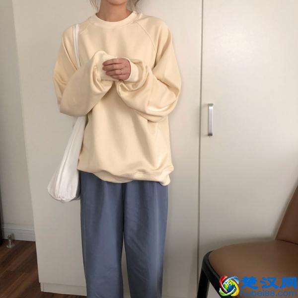 套头卫衣怎么搭配 这三种搭配才是经典