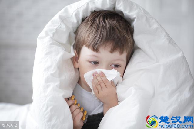 孩子在家发烧怎么办？儿科医生：学会这3招物理降温，很实用！