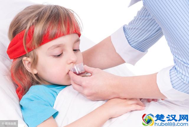 孩子在家发烧怎么办？儿科医生：学会这3招物理降温，很实用！