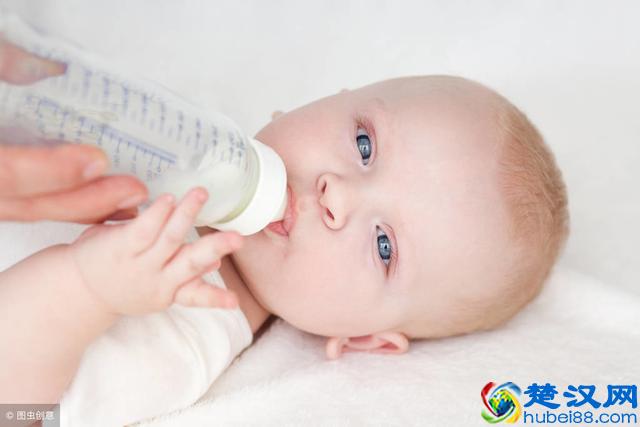 孩子在家发烧怎么办？儿科医生：学会这3招物理降温，很实用！