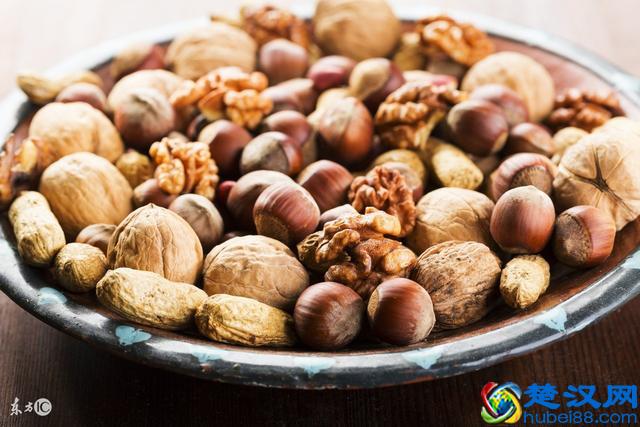 别一痛经就只会冲红糖水，吃这6种食物也能缓解痛经！