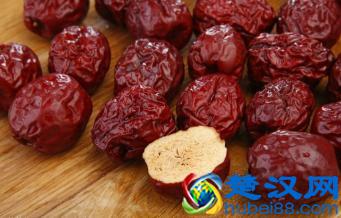 红枣泡水喝的功效与禁忌?红枣虽好,当心吃错伤身